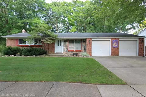 2711 Red Arrow Dr, Commerce, MI 48382