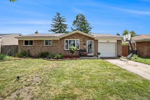 29270 Malvina Dr, Warren, MI 48088