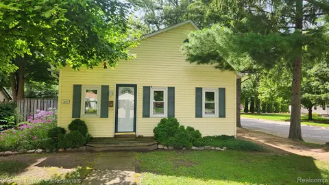 1145 N Monroe St, Lapeer, MI 48446