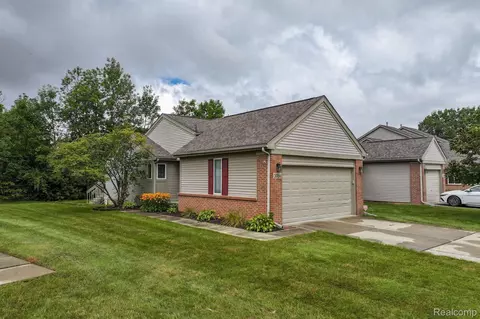 3084 Falcon Dr, Burton, MI 48519