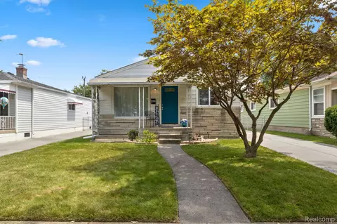 4421 Edgewood St, Dearborn Heights, MI 48125