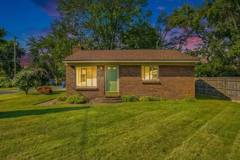 6505 Saline Dr, Waterford, MI 48329