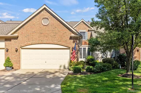 16704 Oakmont Crt Ct, Northville, MI 48168