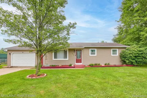 7059 Bray Rd, Tuscola, MI 48768