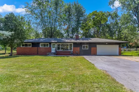 26178 Springfield Dr, Farmington Hills, MI 48334