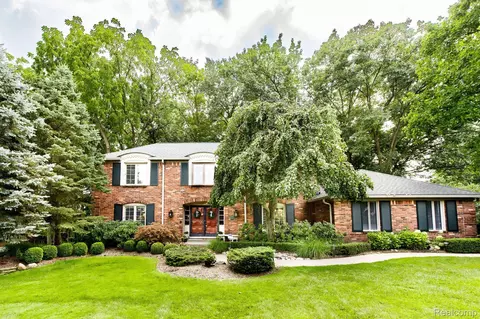 2587 Haverford Dr, Troy, MI 48098