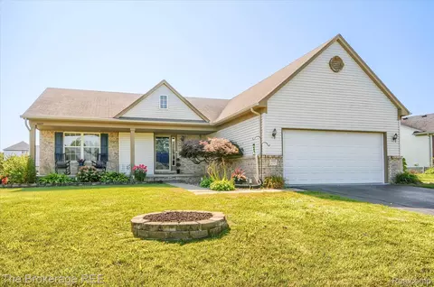8089 Peninsula Cir, Mundy, MI 48439