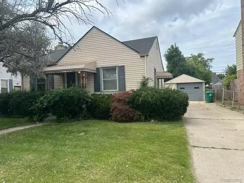 14725 Juliana Ave, Eastpointe, MI 48021