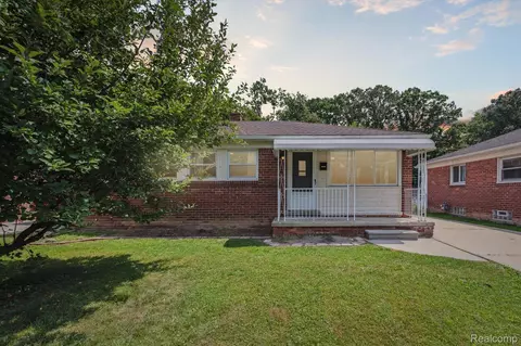 29635 Tamarack Dr, Flat Rock, MI 48134