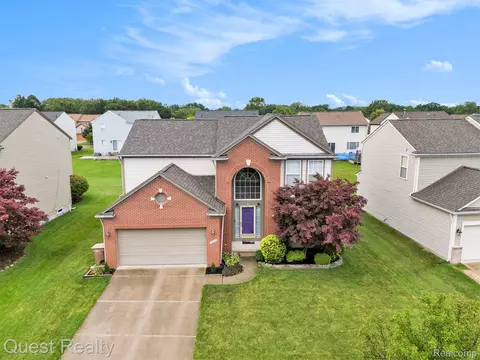 1537 Pebble Beach Dr, Pontiac, MI 48340