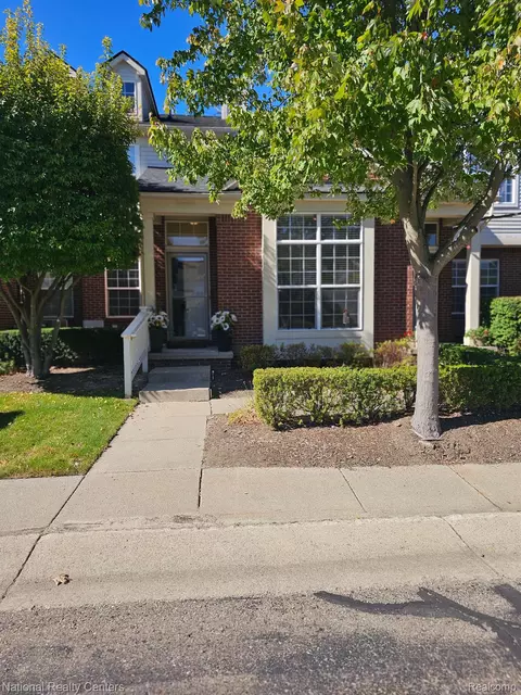 5104 Tamara Cir, Commerce, MI 48390