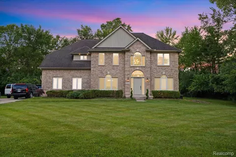 25075 Edgemont Dr, Southfield, MI 48033