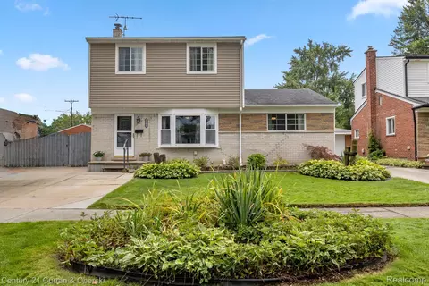 8316 Sanford Dr, Westland, MI 48185