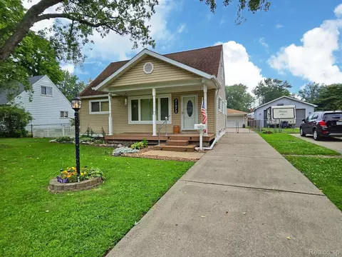 31970 Bock St, Garden City, MI 48135