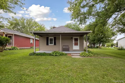 208 S Russell St, Durand, MI 48429