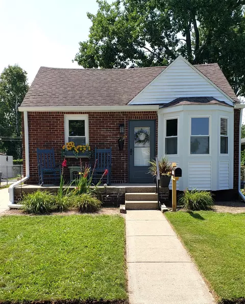 12179 Arcola St, Livonia, MI 48150