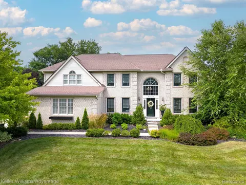 47694 Edinburgh Dr, Plymouth, MI 48170