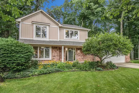 2093 Downham Dr, Wixom, MI 48393
