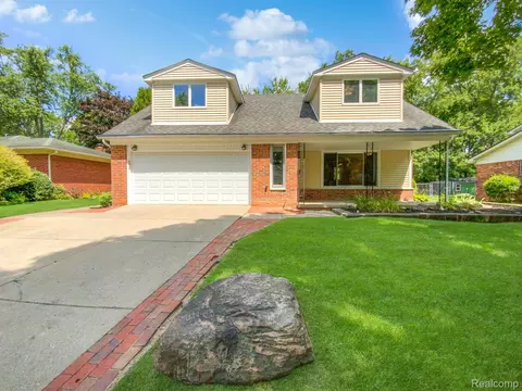 2887 Baylis Dr, Ann Arbor, MI 48108