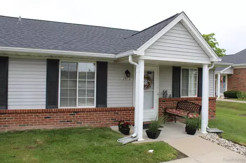29721 Pendleton Club Dr, Farmington Hills, MI 48336