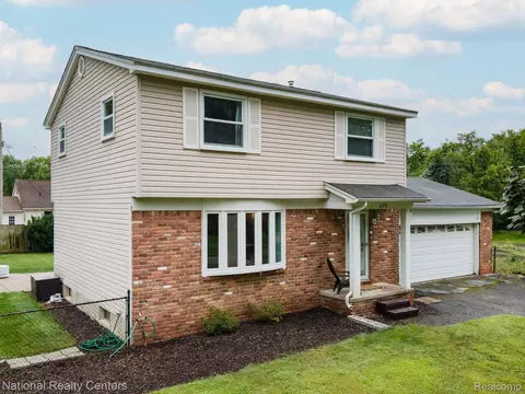 4711 Meadowbrook Ave, Independence, MI 48348
