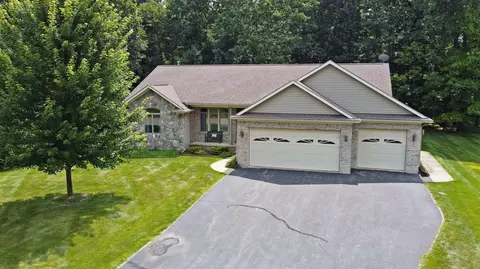 12194 Princewood Dr, Fenton, MI 48430