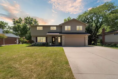 8469 Concord Rd, Grosse Ile, MI 48138