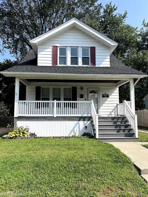 34822 Ash St, Wayne, MI 48184