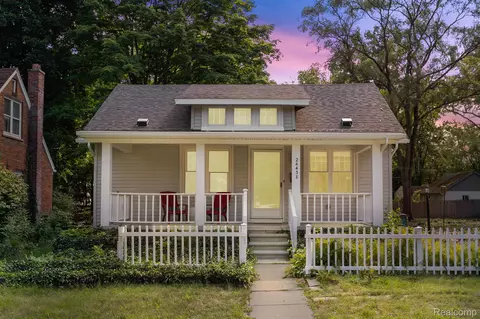 24438 Republic Ave, Oak Park, MI 48237