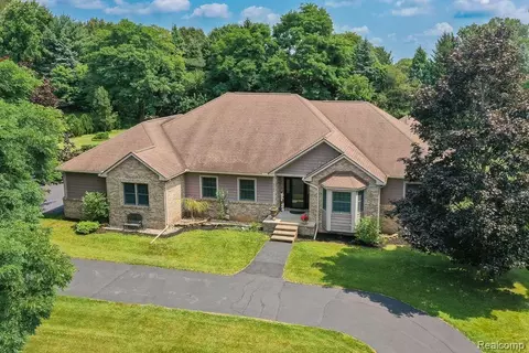 8360 Woodview Rd, Clarkston, MI 48348
