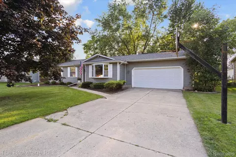 7092 Fairgrove Dr, Mundy, MI 48473