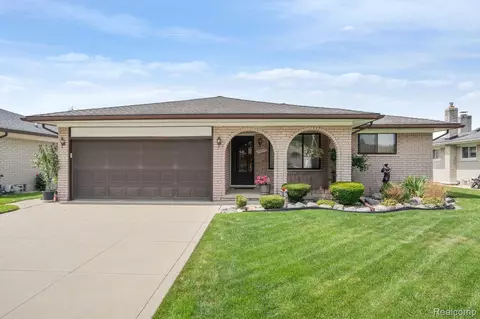 35803 Rainbow Dr, Sterling Heights, MI 48312