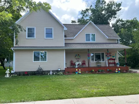 211 S 2nd St, Harbor Beach, MI 48441