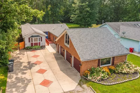 22410 Glenwood St, Clinton Township, MI 48035