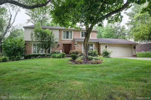 29837 High Valley Crt Ct, Farmington Hills, MI 48331