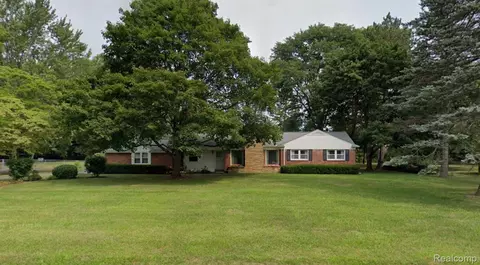 2926 Hylane Dr, Troy, MI 48098
