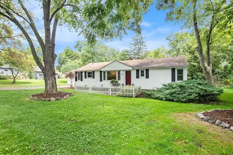 807 S Oak St, Fenton, MI 48430