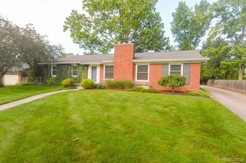 154 S Cranbrook Cross Rd, Bloomfield Hills, MI 48301