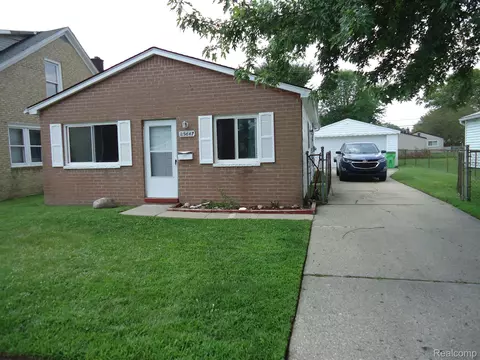 25647 Packard St, Roseville, MI 48066