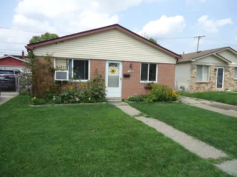 17329 Lowell St, Roseville, MI 48066