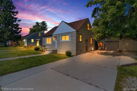 1905 Water St, Port Huron, MI 48060