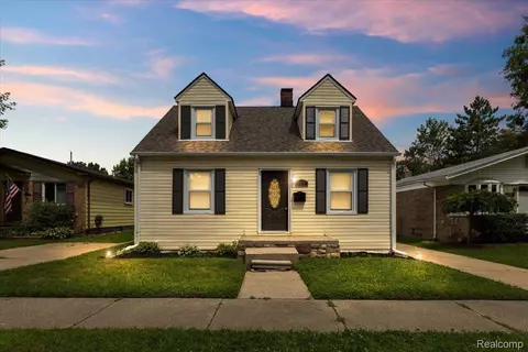 19605 Colman St, Clinton Township, MI 48035