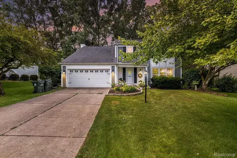 2624 Orbit Dr, Orion, MI 48360