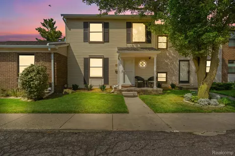 8387 Lakeview Crt Ct, Ypsilanti, MI 48198