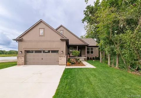10497 Grandview Dr, Goodrich, MI 48438