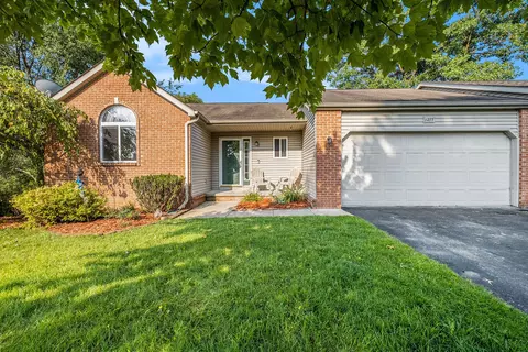 1277 Crystal Pointe Cir, Fenton, MI 48430