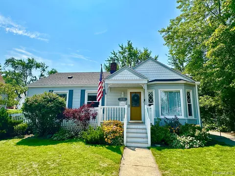 1221 Eaton Rd, Berkley, MI 48072