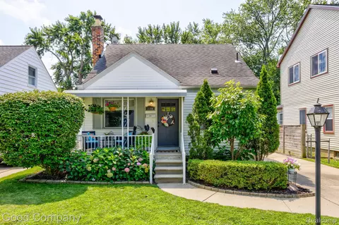 2104 Harwood Ave, Royal Oak, MI 48067