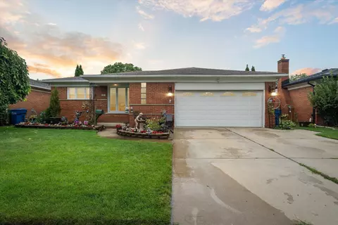 28819 Gilbert Dr, Warren, MI 48093