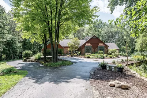 10105 Clark Rd, Springfield, MI 48350